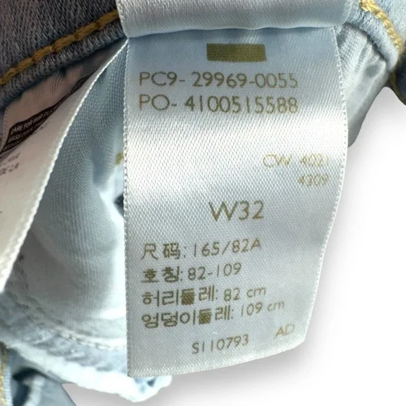 Levi's Classic Bermuda Casual Modest Shorts Jorts, Light Wash, Size 32W - Picture 5 of 10